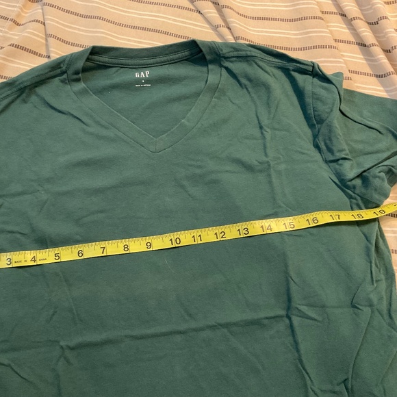 GAP Medium Green Tee - Picture 1 of 3